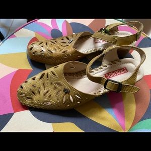 Pikilinos Filigree Leather Shoes